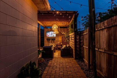 Upscale 4 BR Ybor Hse with Outdoor Living Space