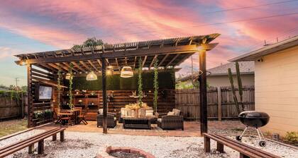 Upscale 4 BR Ybor Hse with Outdoor Living Space