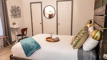 4 bedrooms, desk, iron/ironing board, travel crib