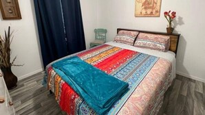 1 غرفة نوم ومكواة/لوح كي وواي فاي مجانًا وملاءات أسرّة