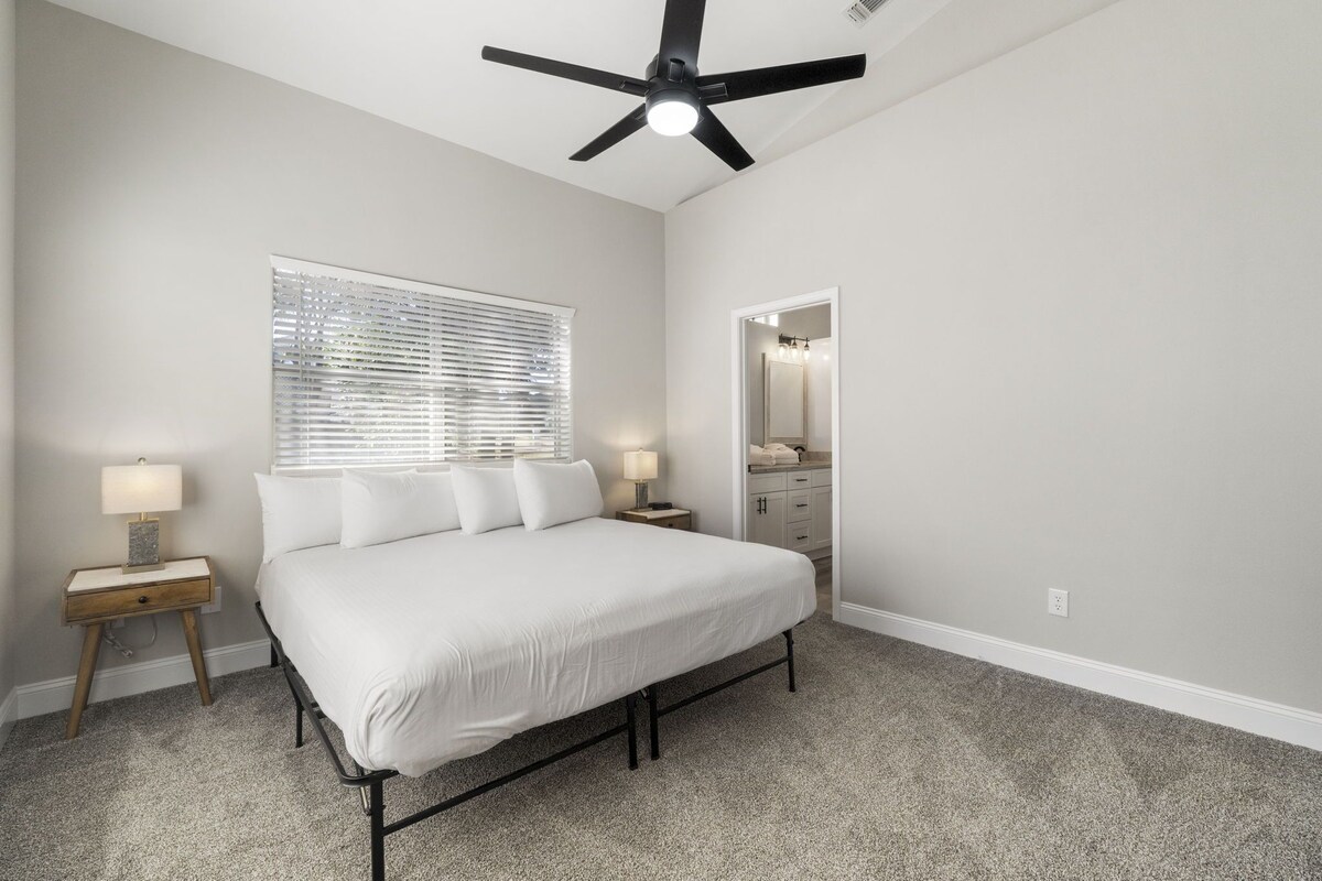 Photo 11 of NEW PRIVATE POOL! NEWLY REMODELED! SLEEPS 8! 2/2.5!PET FRIENDLY!!!WINTER RENTERS WELCOME!!!