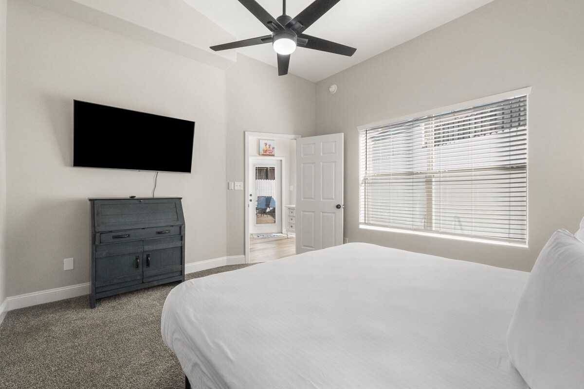 Photo 12 of NEW PRIVATE POOL! NEWLY REMODELED! SLEEPS 8! 2/2.5!PET FRIENDLY!!!WINTER RENTERS WELCOME!!!