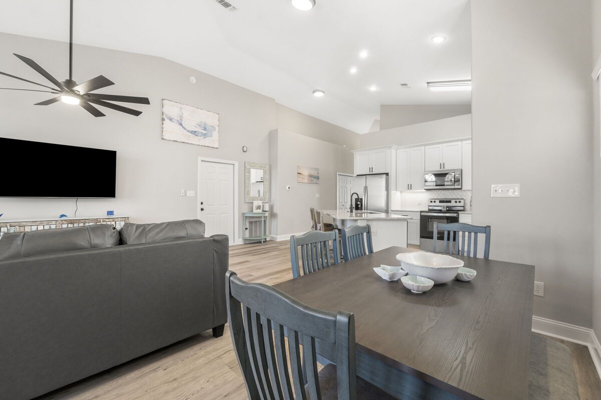 Photo 32 of NEW PRIVATE POOL! NEWLY REMODELED! SLEEPS 8! 2/2.5!PET FRIENDLY!!!WINTER RENTERS WELCOME!!!