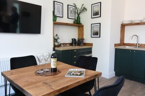 Archer | In-room dining - The Hop Merchants House (Worcester)