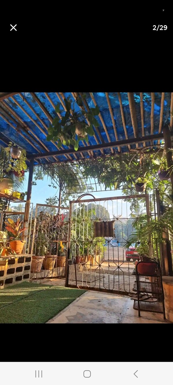 المنطقة المحيطة بالمنشأة