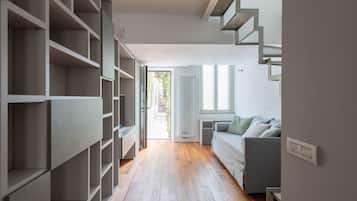 Luxury Apartment Via Voghera 6 | Area soggiorno | TV a schermo piatto 50 pollici con canali satellitari