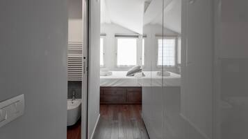 Luxury  Apartment Via Voghera 6 | 1 bedroom, premium bedding, down comforters, desk