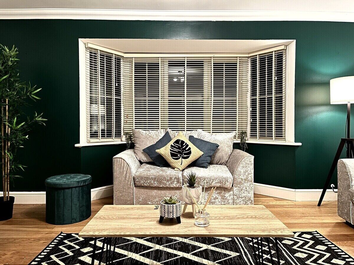 3 Bed Detached Home 5 mins to Legoland Windsor Vrbo