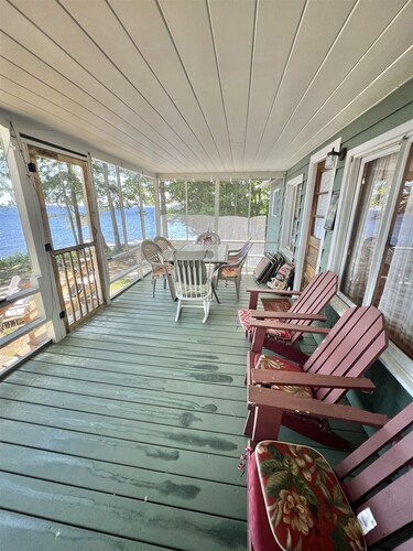 Sebago Waterfront-Large Private Lot, Dock, Screened Porch, Grill.  Pets Allowed