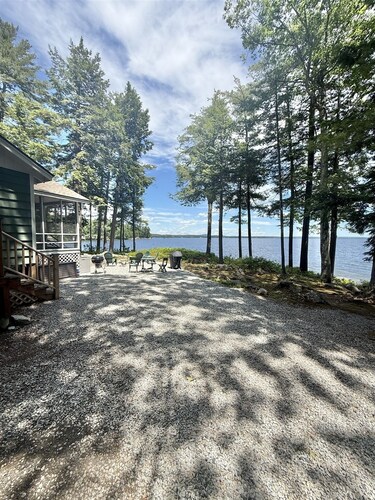 Sebago Waterfront-Large Private Lot, Dock, Screened Porch, Grill.  Pets Allowed
