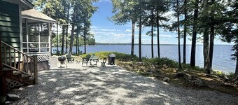Sebago Waterfront-Large Private Lot, Dock, Screened Porch, Grill. Pets Allowed