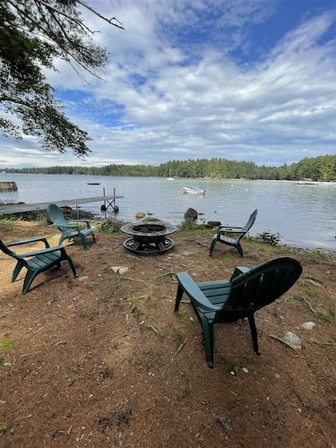 Cozy rustic cottage with country charm 