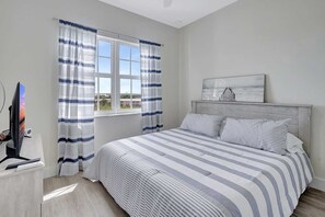 3 bedrooms, iron/ironing board, WiFi, bed sheets - Elegant Oasis in Majestic Palms of Ft. Myers (Fort Myers)