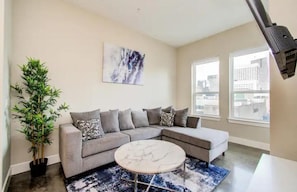 Living area - The Blissful Downtown Retreat (Houston)