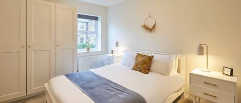 2 bedrooms, iron/ironing board, free WiFi, bed sheets