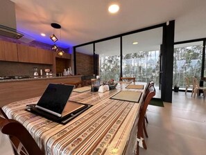 Dining - Casa Moderna en Cuenca 20% OFF (Cuenca)