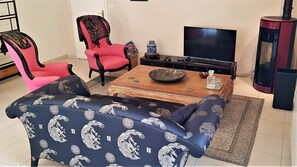 Interior - Chaleureux, Intimiste, Proche de ST Emilion, 6 à 8 Personnes, Équipement Bébé, (Mauriac)