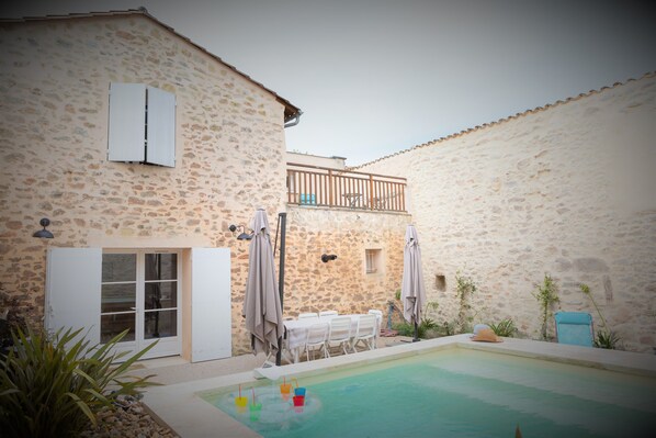 Pool - Chaleureux, Intimiste, Proche de ST Emilion, 6 à 8 Personnes, Équipement Bébé, (Mauriac)