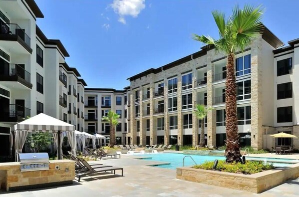 Pool - The Escape | Luxury and Central (Houston)