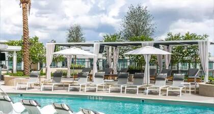 ✧ Luxe Midtown Penthouse with Skyline Views ✧