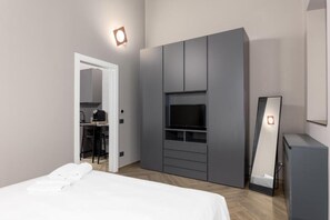 1 habitación, escritorio, tabla de planchar con plancha y wifi gratis 