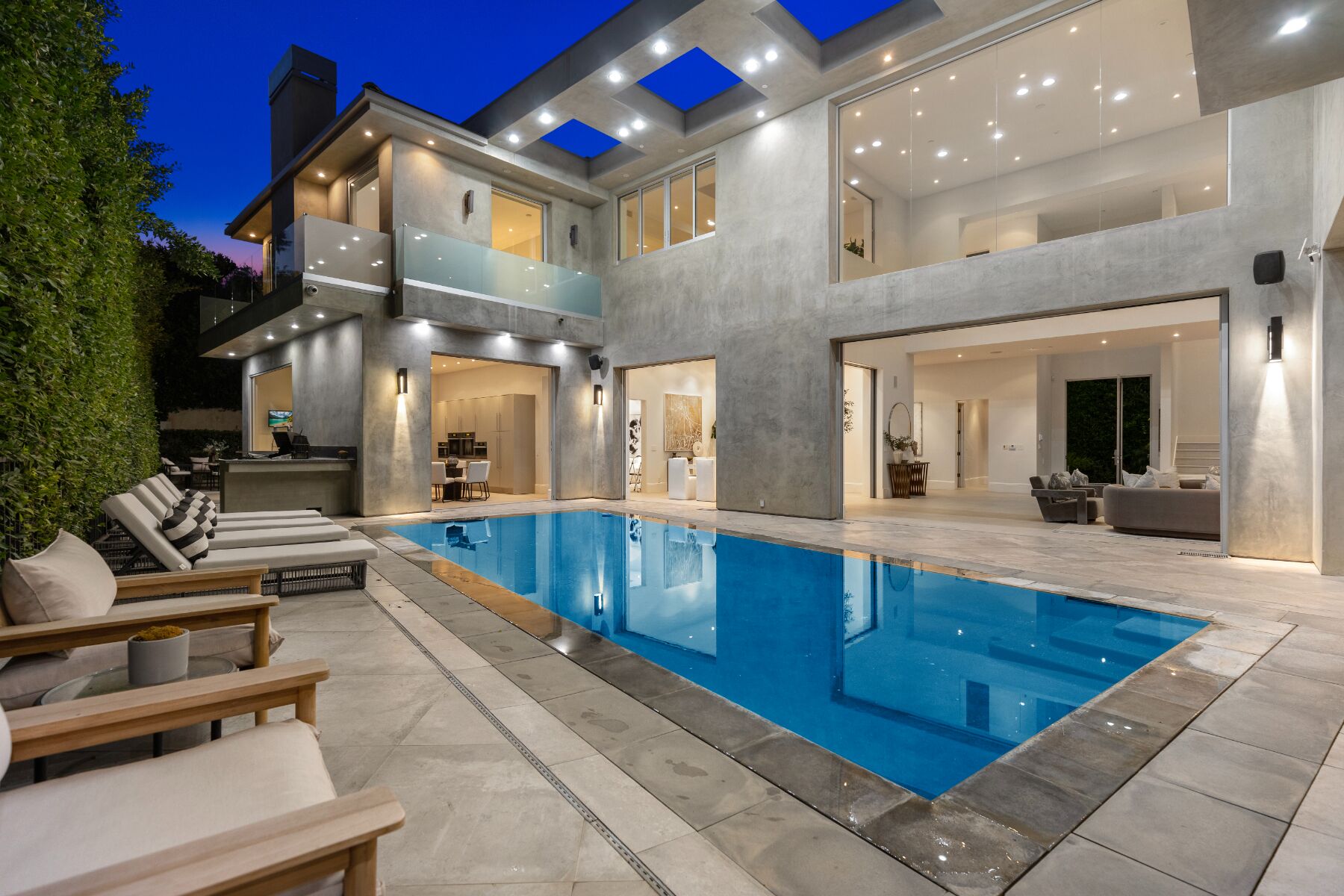 Angelo Circle - An Extraordinary Modern Architectural Masterpiece