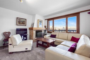 Télévision, cheminée