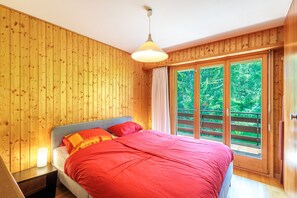 1 bedroom, bed sheets