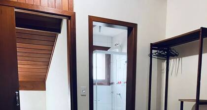 Apartment with two suites, two blocks from the sea and three from the lagoon.