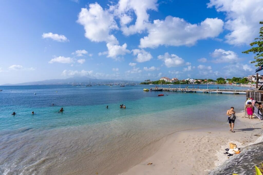 Nær stranden og strandhåndklær