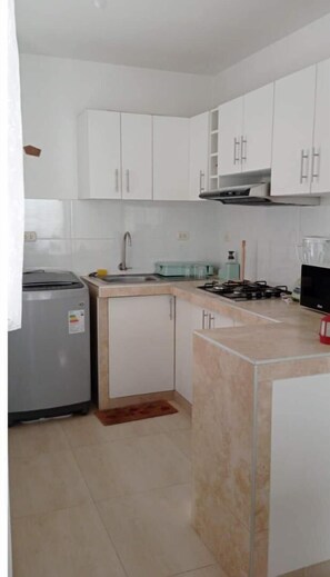 Microwave, coffee/tea maker, electric kettle, toaster
