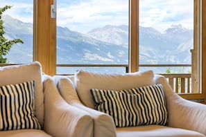Fernseher, Kamin