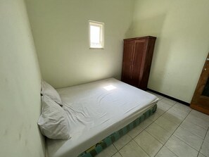 Standard Double Room | Desk, bed sheets