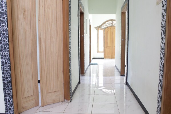 Interior detail - OYO Life 92982 Kost Berkah Ibu (Singasari)