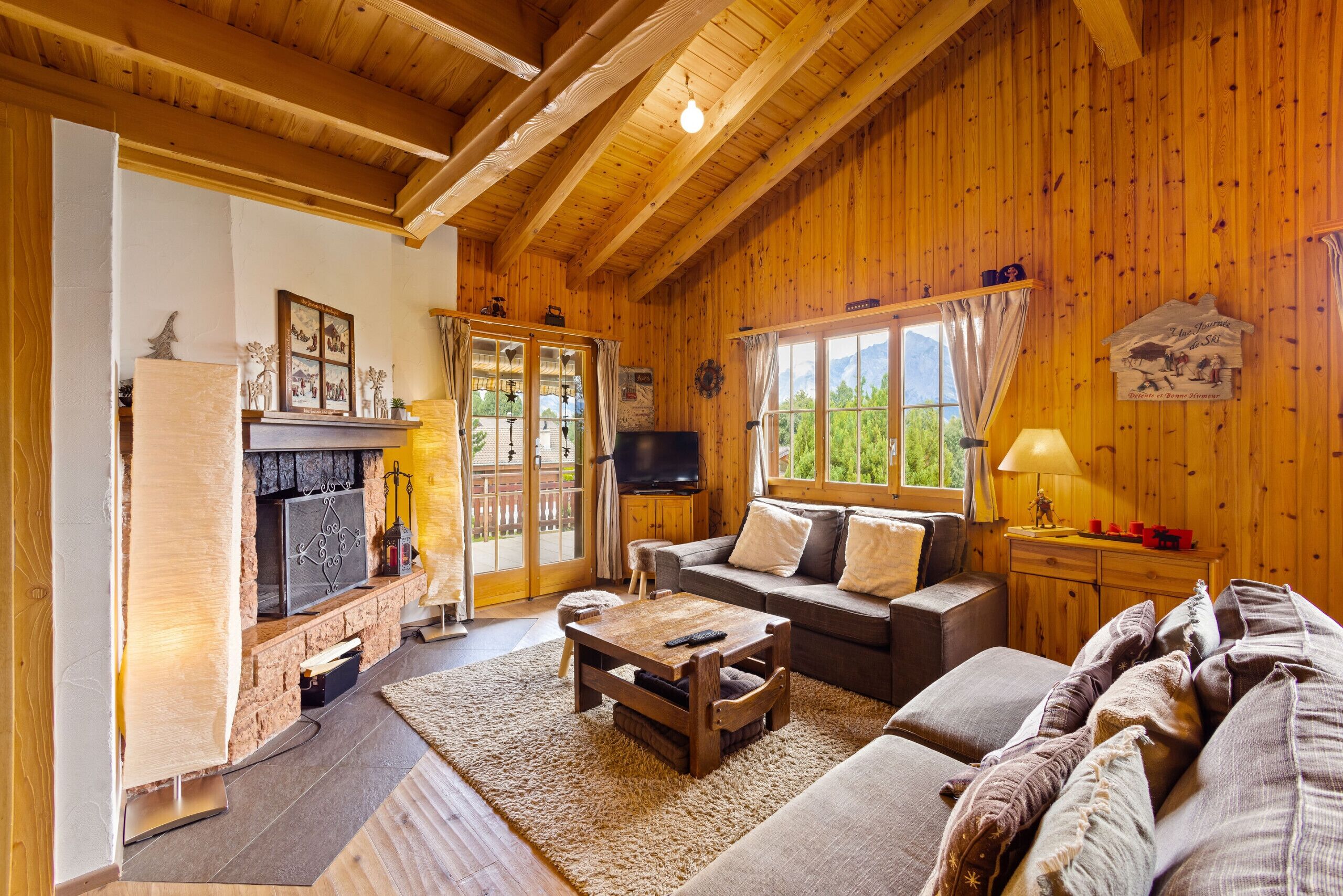 TV, fireplace, DVD player