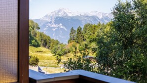 A mountain view from a window, with a clear sky and a distant mountain peak. - Quille du Diable 35 - 4 pers - piscine (Haute-Nendaz)