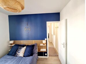 1 Schlafzimmer, Schreibtisch, Bügeleisen/Bügelbrett, Reisekinderbett