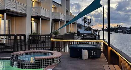 Sparkling Waterfront! Pool/ Spa 1BR King Brand New
Brand New Docks and Slips