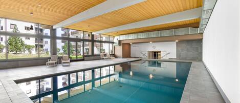 Inomhuspool och uppvärmd pool