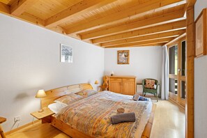 5 chambres, accès au Wi-Fi (inclus), literie fournie