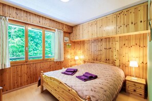 3 bedrooms, iron/ironing board, free WiFi, bed sheets
