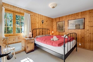4 chambres, fer et planche à repasser, accès au Wi-Fi (inclus)
