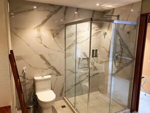 Apartment | Badezimmer | Kostenlose Toilettenartikel