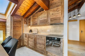 冷蔵庫、電子レンジ、オーブン、食器洗い機