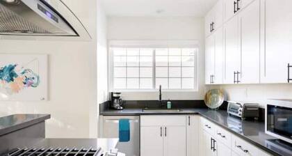 Hollywoodland Suite Built in Exquisite Contemporary Style