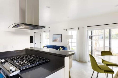 NoHo Toluca Lake Luxury Near Universal Studios 