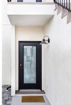 Exterior detail - NoHo Toluca Lake Luxury Near Universal Studios (Los Angeles)