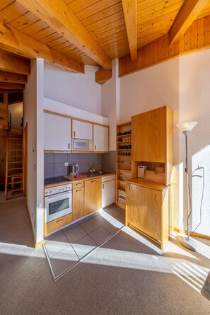 Réfrigérateur, micro-ondes, four, lave-vaisselle