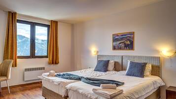 Standard Double Room | Desk, iron/ironing board, free WiFi, bed sheets