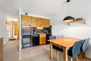 Fridge, dishwasher, cookware/dishes/utensils - Les Hauts-de-Nendaz B L7 - 4 pers - ski In/Out (Haute-Nendaz)